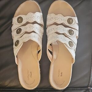 Clarks Women's Cream Slide Sandals